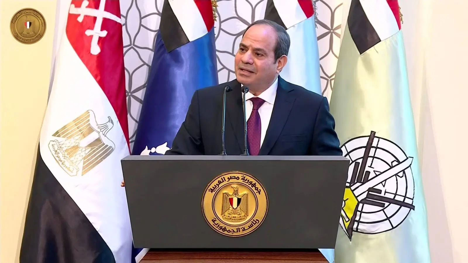 السيسي:  احارب 3 أعداء هم الفقر والجهل والتخلف